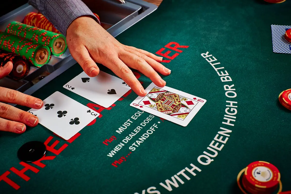 Stud poker online